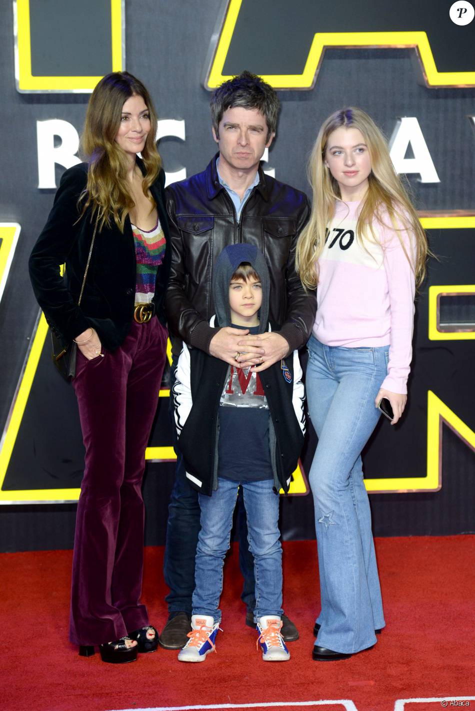 Noel Gallagher, son épouse Sara MacDonald, leur fils Donovan et sa fille Anais à Londres. Le 16 décembre 2015.