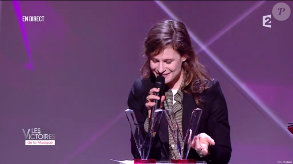 Christine and The Queens reçoit la Victoire du Concert de l'année - Victoires de la musique au Zénith de Paris, le 12 février 2016.