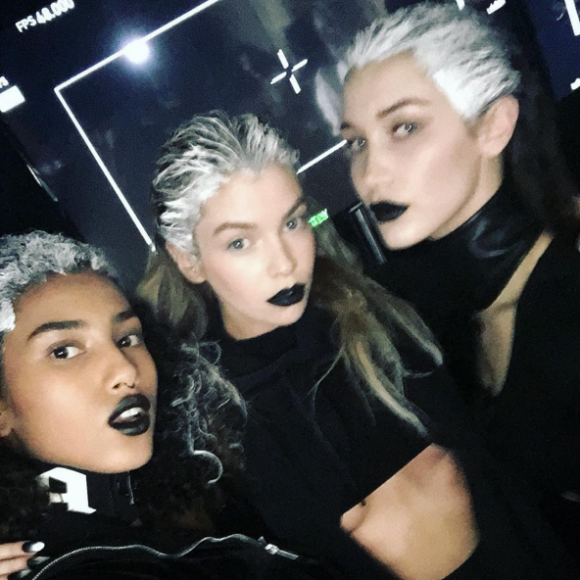 Stella Maxwell et Bella Hadid lors du défilé de Rihanna, Fenty x Puma, à New York durant la Fashion-Week, le 12 février 2016