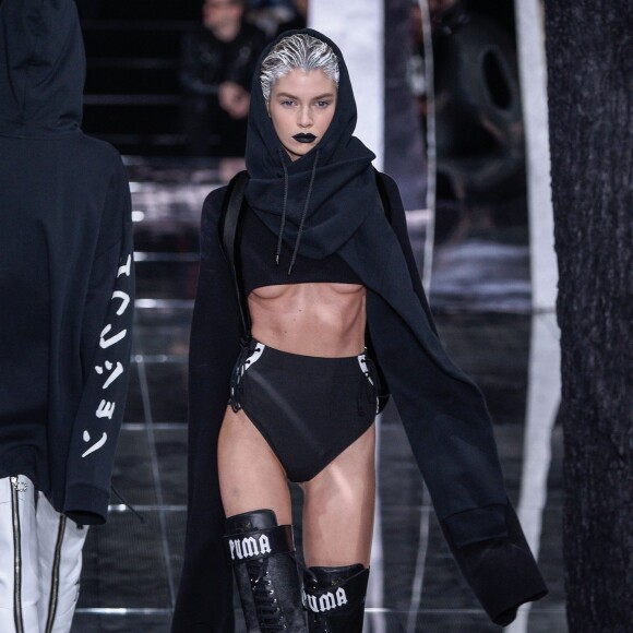 Stella Maxwell - Défilé Fenty Puma by Rihanna (première collection prêt-à-porter de Rihanna pour la marque Puma) à New York le 12 février 2016