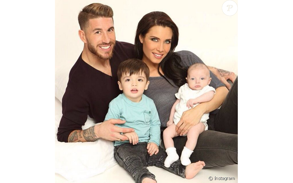 Sergio Ramos et Pilar Rubio avec leurs deux enfants le 14 février 2016