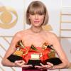 Taylor Swift lors des 58e Grammy Awards le 15 février 2016 à Los Angeles. La chanteuse, qui a interprété Out of the Woods en ouverture, a reçu trois trophées.