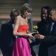 Taylor Swift lors des 58e Grammy Awards le 15 février 2016 à Los Angeles. La chanteuse, qui a interprété Out of the Woods en ouverture, a reçu trois trophées.