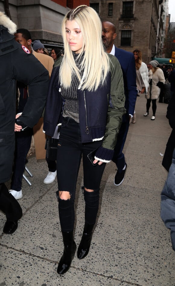 Sofia Richie arrive à la Park Avenue Armory pour assister au défilé Tommy Hilfiger (collection automne-hiver 2016-2017). New York, le 15 février 2016.