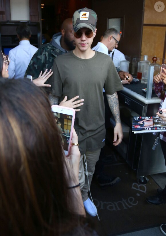 Justin Bieber va déjeuner au restaurant Il Pastaio à Beverly Hills, le 17 janvier 2016