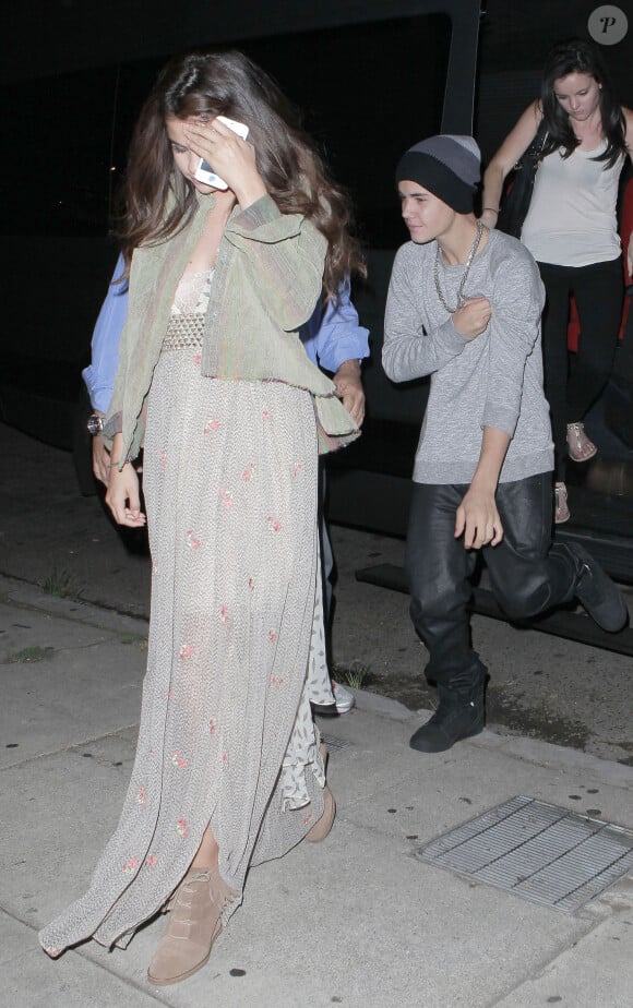 Exclusif - Justin Bieber et Selena Gomez dans les rues de West Hollywood, le 25 août 2012
