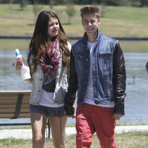 Exclusif - Justin Bieber et Selena Gomez dans les rues de Van Nuys, le 30 juin 2012