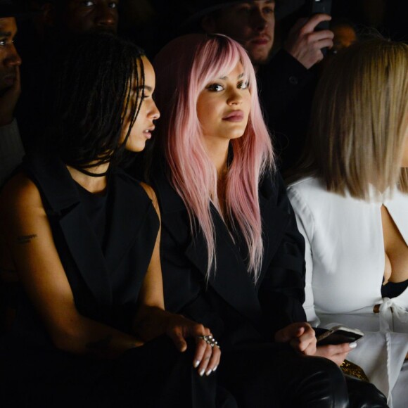 Hannah Davis, Jesinta Campbell, Zoë Kravitz, Kylie Jenner et Jordyn Woods au premier rang du défilé Vera Wang (collection automne-hiver 2016-2017) au Skylight at Moynihan Station. New York, le 16 février 2016.