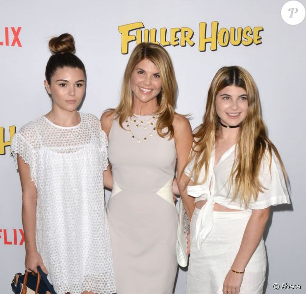 Fuller House Lori Loughin Et Ses Filles A La Fete Avec Le Casting Purepeople