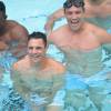 Dan Carter, les rugbymen du Racing 92 avec Camille Lacourt à la piscine Molitor de Paris, le 17 février 2016 © Veeren