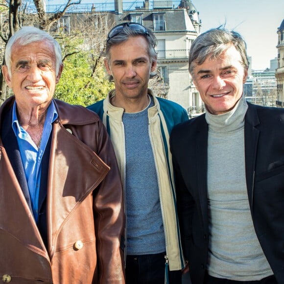 Exclusif - Jean-Paul Belmondo, son fils Paul et le producteur Cyril Viguier fêtent la concrétisation du documentaire, tourné pour TF1 sur Jean-Paul Belmondo, le 20 mars 2014.