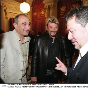 "PASCAL NEGRE" "JOHNNY HALLYDAY" ET "JEAN YVES BILLET" CONFERENCE DE PRESSE DE "JOHNNY HALLYDAY" A L' HOTEL DE VILLE DE PARIS "PLAN SERRE"28/05/2003 - 