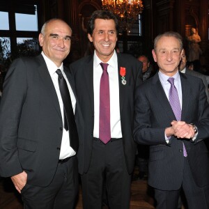 Pascal Negre, Max Guazzini et Bertrand Delanoe - Max Guazzini recoit les insignes de Chevalier de l'Ordre national de la Legion d'honneur a la mairie de Paris le 27 mars 2013.27/03/2013 - Paris