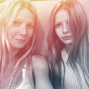 Gwyneth Paltrow a publié sur sa page Instagram une photo d'elle avec sa fille Apple Martin au mois de février 2016.