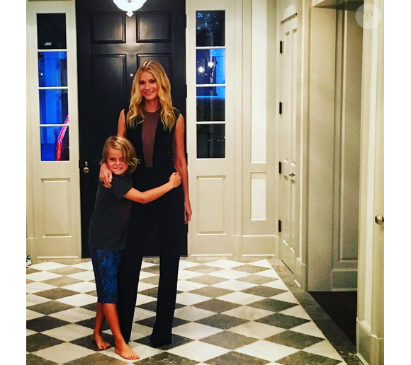 Gwyneth Paltrow a publié sur sa page Instagram une photo d'elle avec son fils Moses au mois d'octobre 2015.