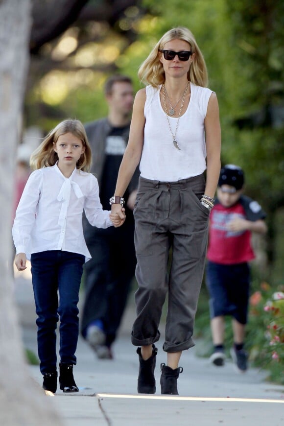 Gwyneth Paltrow et Apple Martin dans les rues de Los angeles, le 26 octobre 2012