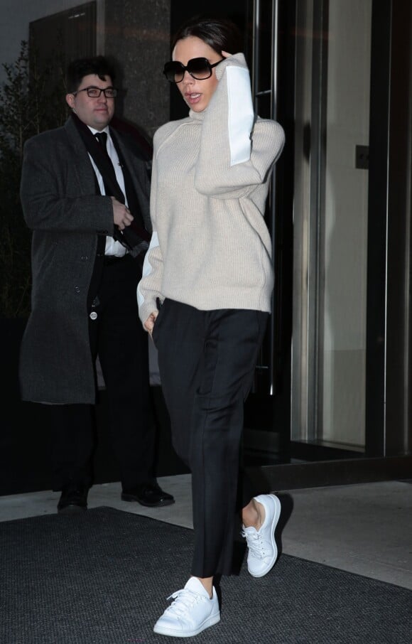 Victoria Beckham quitte son hôtel à New York pour se rendre à son défilé de mode. Le 14 février 2016