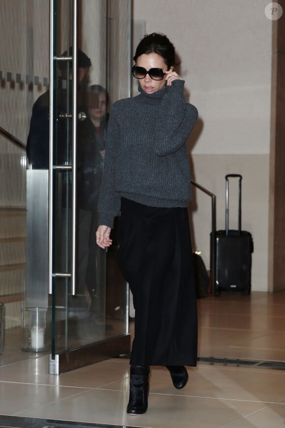 Victoria Beckham sort de son hôtel pour se rendre dans ses ateliers avant les défilés de mode à New York le 12 février 2016.