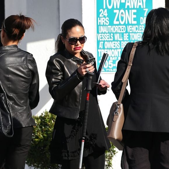 Exclusif - Orianne Collins en pleine séance de shopping avec des amis à Los Angeles. Le couple, divorcé depuis 2008, s'offre une seconde chance après "une longue parenthèse". Los Angeles, Le 12 février 2016 © CPA / Bestimage