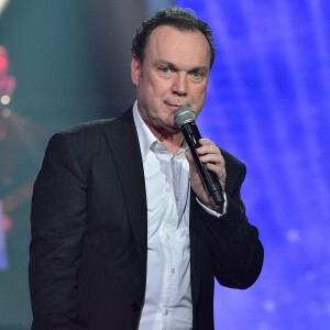 Exclusif - Julien Lepers, au théâtre des Folies Bergère à Paris, le 11 mars 2015.