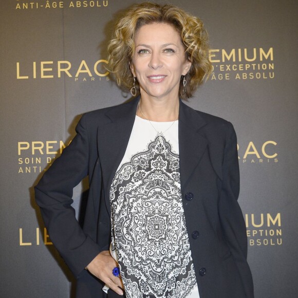 Exclusif - Corinne Touzet - Soirée du fabricant de produits de soins dermo-cosmétiques Lierac à l'occasion du lancement de la nouvelle gamme de soins d'exception Premium, issue de la médecine régénératrice dont Kristin Scott Thomas est l'égérie dans les salons de l'hôtel Peninsula à Paris le 1er octobre 2015.