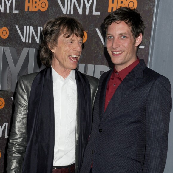 Mick Jagger et son fils James à la première de la série "Vinyl" au Ziegfeld Theatre à New York, le 15 janiver 2016.