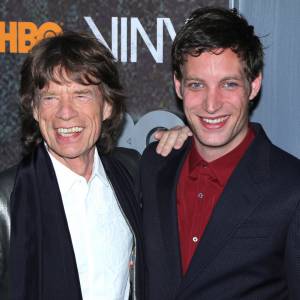 Mick Jagger et son fils James à la première de la série "Vinyl" au Ziegfeld Theatre à New York, le 15 janiver 2016.