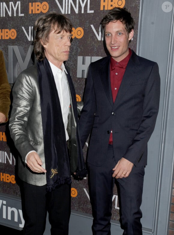 Mick Jagger et son fils James à la première de la série "Vinyl" au Ziegfeld Theatre à New York, le 15 janiver 2016.