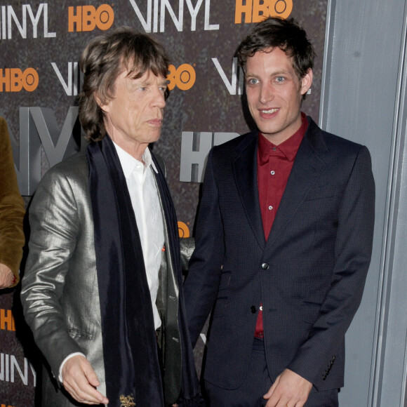 Mick Jagger et son fils James à la première de la série "Vinyl" au Ziegfeld Theatre à New York, le 15 janiver 2016.