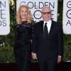 Jerry Hall et son fiancé Rupert Murdoch à la 73e cérémonie des Golden Globe Awards au Beverly Hilton Hotel à Los Angeles, le 10 janvier 2016.