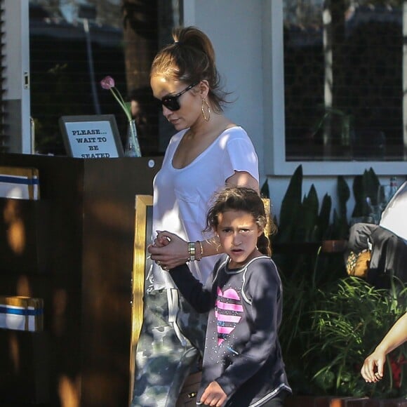 Jennifer Lopez et sa fille, à Los Angeles, le 15 février 2016