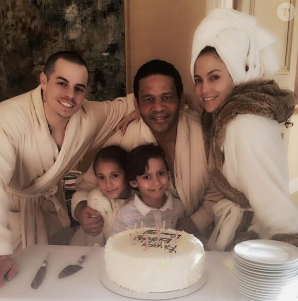 Casper Smart (à gauche) et Jennifer Lopez, avec ses enfants, janvier 2016