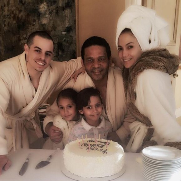 Casper Smart (à gauche) et Jennifer Lopez, avec ses enfants, janvier 2016
