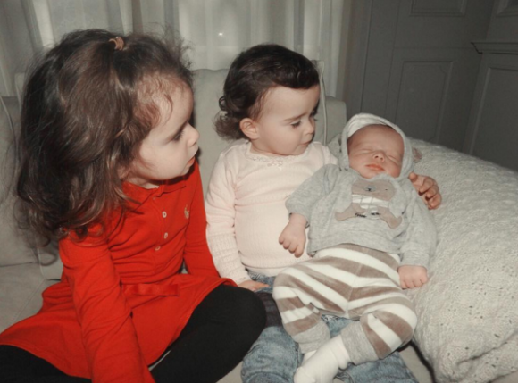 Jade Lagardère dévoile une photo de ses enfants, Mila, Liva et Nolan