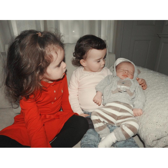 Jade Lagardère dévoile une photo de ses enfants, Mila, Liva et Nolan