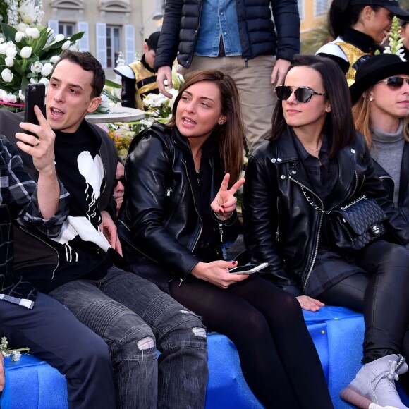 Jaclyn Spencer, Jean-Marc Généreux, Grégoire Lyonnet, Priscilla Betti, Alizée et Silvia Notargiacomo, en compagnie de la troupe de Danse avec les Stars, lors de la 4e bataille de fleurs dans le cadre du Carnaval de Nice le 24 février 2016. © Bruno Bebert