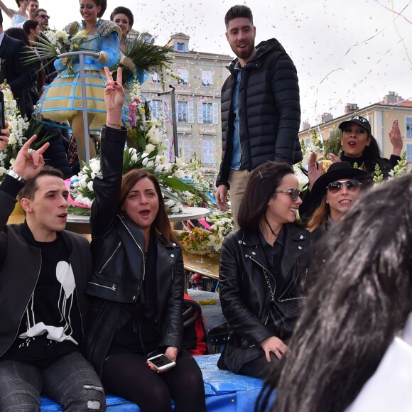 Chris Marques, Jean-Marc Généreux, Jaclyn Spencer, Grégoire Lyonnet, Priscilla Betti, Alizée et Silvia Notargiacomo, en compagnie de la troupe de Danse avec les Stars, lors de la 4e bataille de fleurs dans le cadre du Carnaval de Nice le 24 février 2016. © Bruno Bebert