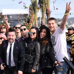 Chris Marques, Grégoire Lyonnet avec sa compagne Alizée, Fabienne Carat et Yann-Alrick Mortreuil, en compagnie de la troupe de Danse avec les Stars, lors de la 4e bataille de fleurs dans le cadre du Carnaval de Nice le 24 février 2016. © Bruno Bebert