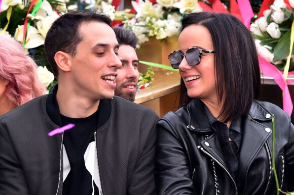 Grégoire Lyonnet et sa compagne Alizée, en compagnie de la troupe de Danse avec les Stars, lors de la 4e bataille de fleurs dans le cadre du Carnaval de Nice le 24 février 2016. © Bruno Bebert