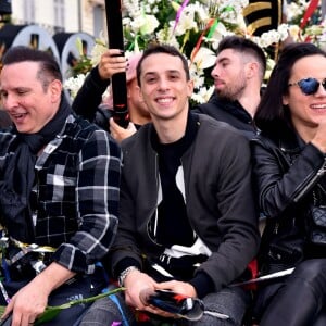 Jean-Marc Généreux, Grégoire Lyonnet et sa compagne Alizée, en compagnie de la troupe de Danse avec les Stars, lors de la 4e bataille de fleurs dans le cadre du Carnaval de Nice le 24 février 2016. © Bruno Bebert