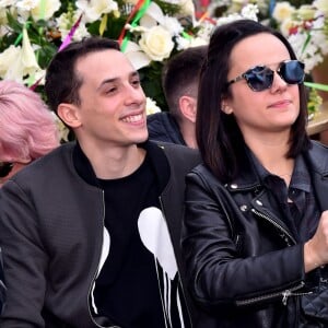 Grégoire Lyonnet et sa compagne Alizée, en compagnie de la troupe de Danse avec les Stars, lors de la 4e bataille de fleurs dans le cadre du Carnaval de Nice le 24 février 2016. © Bruno Bebert