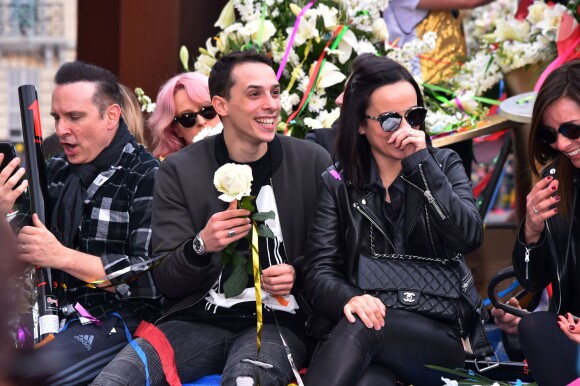 Jean-Marc Généreux, Jaclyn Spencer, Grégoire Lyonnet et sa compagne Alizée, en compagnie de la troupe de Danse avec les Stars, lors de la 4e bataille de fleurs dans le cadre du Carnaval de Nice le 24 février 2016. © Bruno Bebert