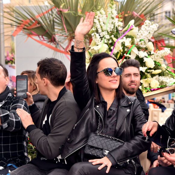 Grégoire Lyonnet et sa compagne Alizée, en compagnie de la troupe de Danse avec les Stars, lors de la 4e bataille de fleurs dans le cadre du Carnaval de Nice le 24 février 2016. © Bruno Bebert