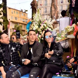 Jean-Marc Généreux, Grégoire Lyonnet et sa compagne Alizée, en compagnie de la troupe de Danse avec les Stars, lors de la 4e bataille de fleurs dans le cadre du Carnaval de Nice le 24 février 2016. © Bruno Bebert