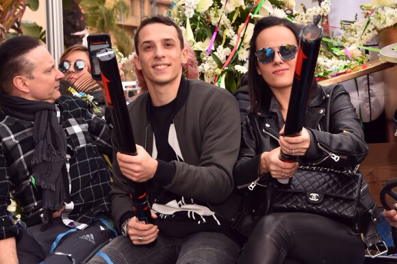 Jean-Marc Généreux, Grégoire Lyonnet et sa compagne Alizée, en compagnie de la troupe de Danse avec les Stars, lors de la 4e bataille de fleurs dans le cadre du Carnaval de Nice le 24 février 2016. © Bruno Bebert