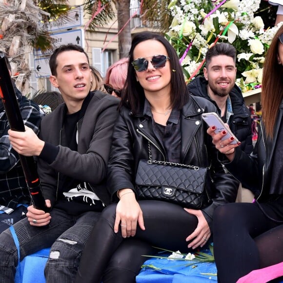 Grégoire Lyonnet et sa compagne Alizée, Priscilla Betti et Silvia Notargiacomo, en compagnie de la troupe de Danse avec les Stars, lors de la 4e bataille de fleurs dans le cadre du Carnaval de Nice le 24 février 2016. © Bruno Bebert