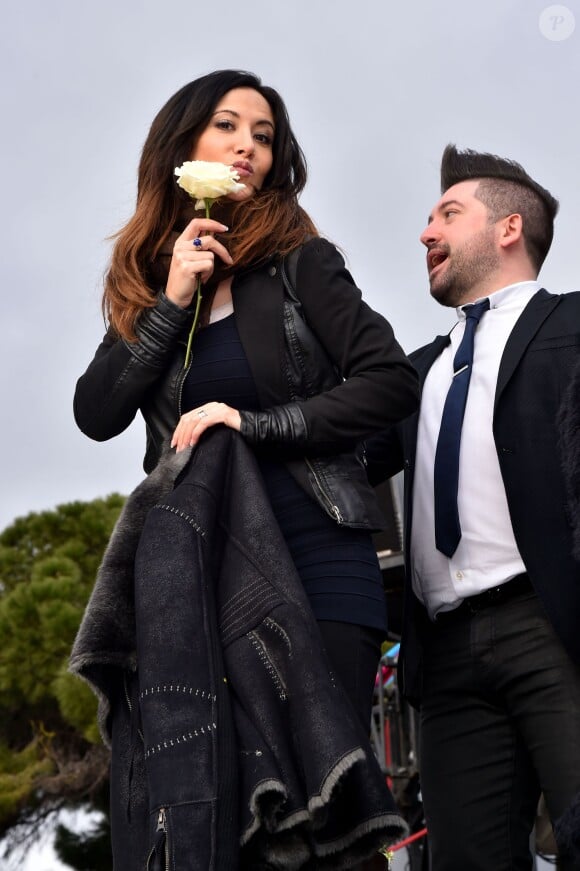 Fabienne Carat et Chris Marques, en compagnie de la troupe de Danse avec les Stars, lors de la 4e bataille de fleurs dans le cadre du Carnaval de Nice le 24 février 2016. © Bruno Bebert