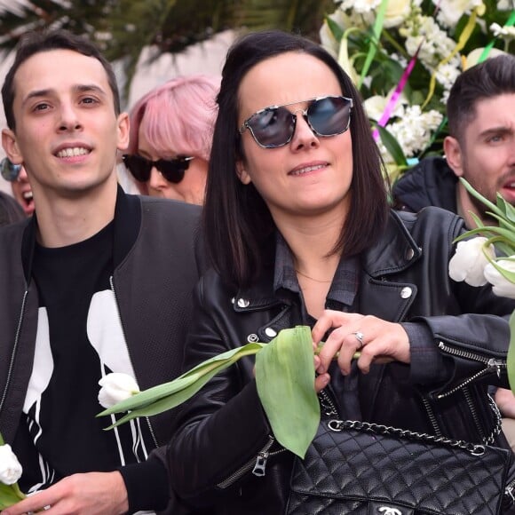 Grégoire Lyonnet et sa compagne Alizée, en compagnie de la troupe de Danse avec les Stars, lors de la 4e bataille de fleurs dans le cadre du Carnaval de Nice le 24 février 2016. © Bruno Bebert