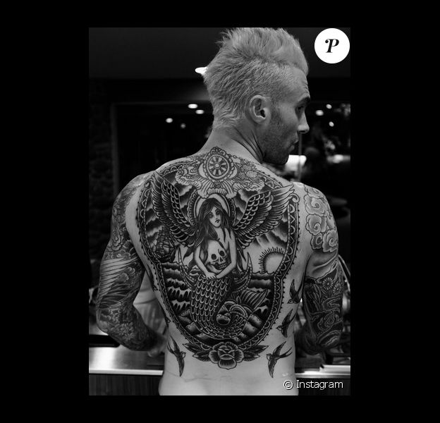 Adam Levine dévoile une photo de son nouveau tatouage dans le dos en forme de sirène. Photo publiée sur Instagram, le 25 février 2016.