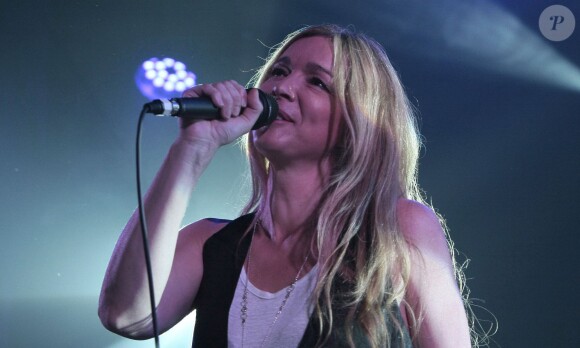 Hélène Rollès en concert au Divan du monde, à Paris, le 29 mai 2012.